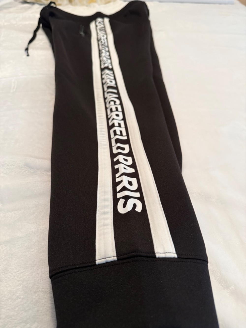 Karl Lagerfeld Paris Logo Jogger Pants Black Size S NWOT Athleisure - Picture 4 of 16